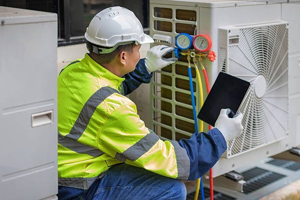 Professional Hvac Installation technician working in Leesburg, OH